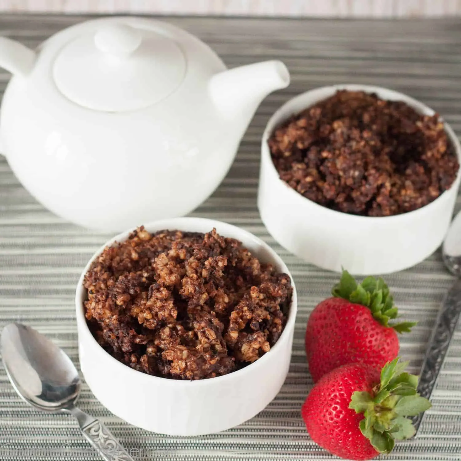 Healthy steel cut oats in the slow cooker... with chocolate! Recipe on GoodieGodmother.com