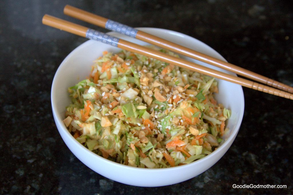 This delicious Thai Peanut Salad makes a quick and easy light lunch or side dish! #vegan #healthy