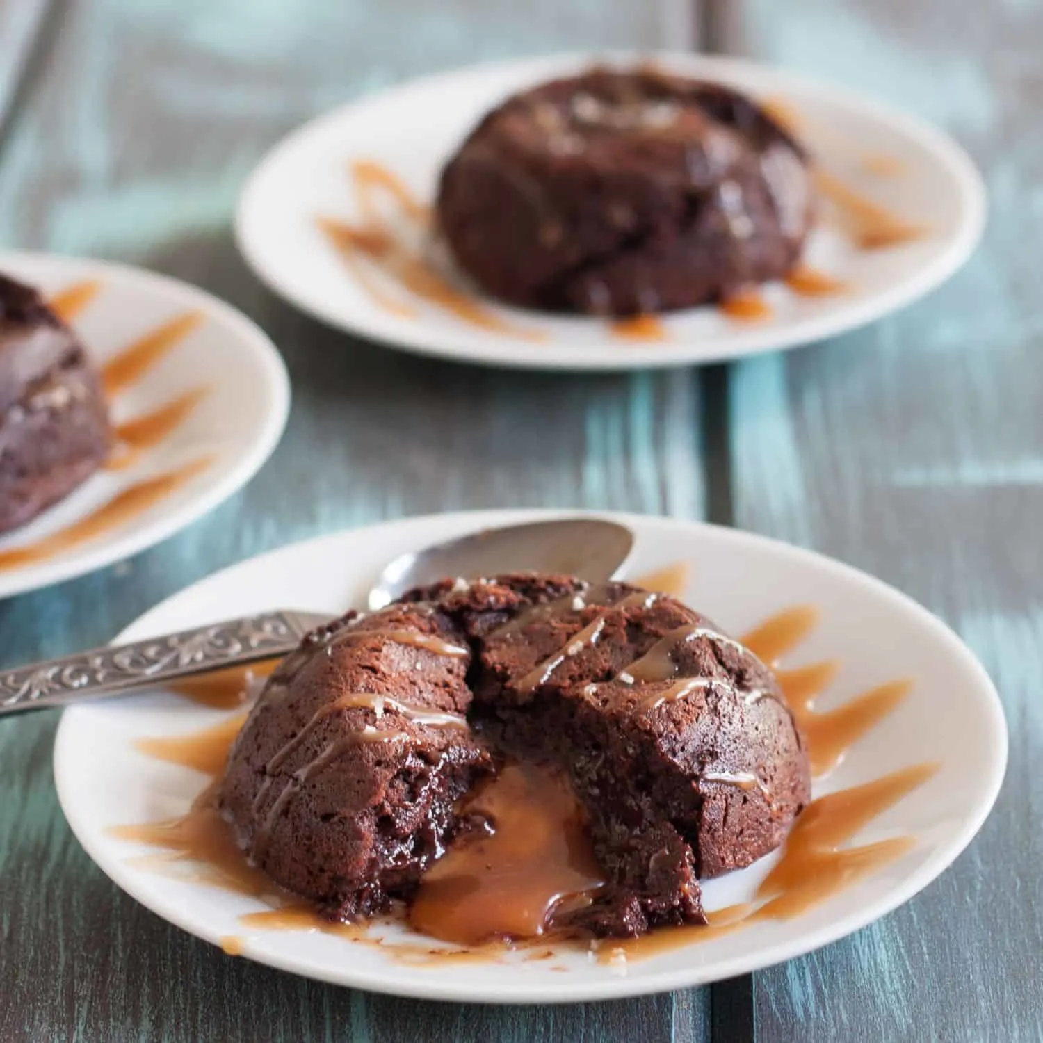 Make salted caramel lava cakes at home with this easy recipe! A delicious Valentine's Day dessert idea brought to you by GoodieGodmother.com