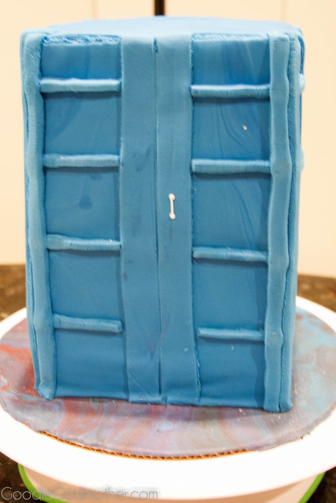 Learn How to Make a Tardis Cake with this step-by-step tutorial on GoodieGodmother.com