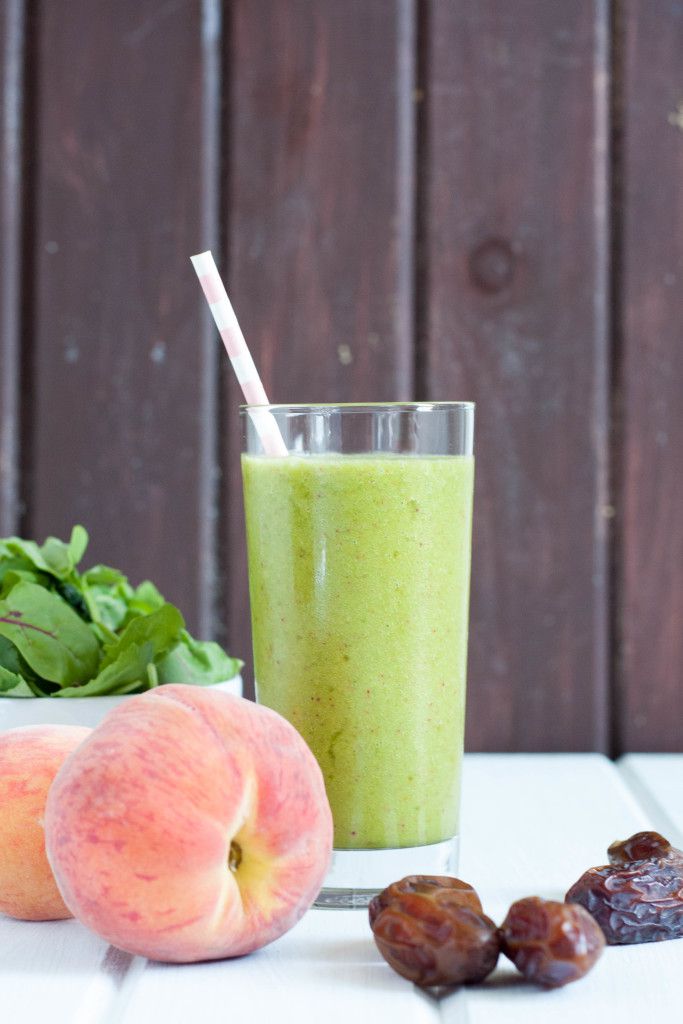 Healthy peach green smoothie recipe. #vegan #dairyfree #greensmoothie