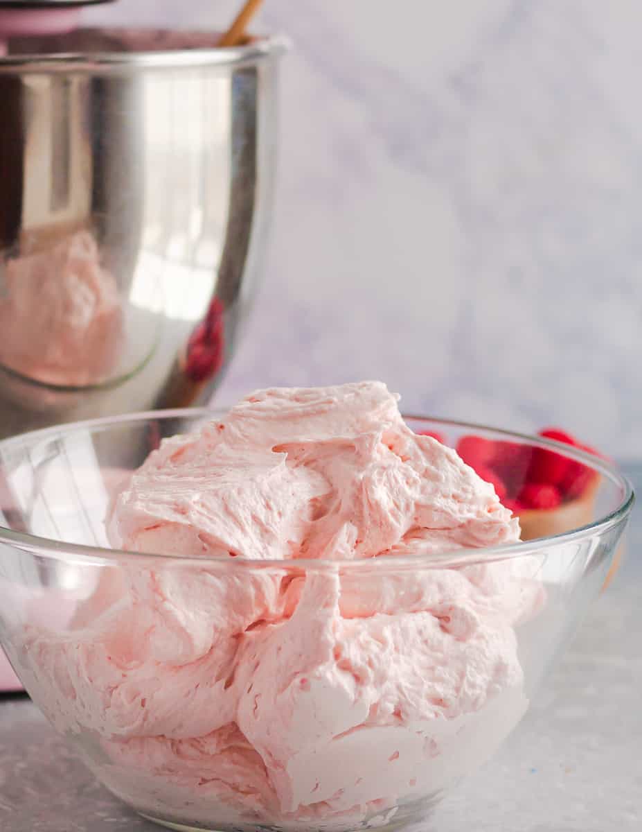 This beautiful fresh raspberry buttercream gets all its color and flavor from fresh (or frozen) raspberries! * Recipe on GoodieGodmother.com