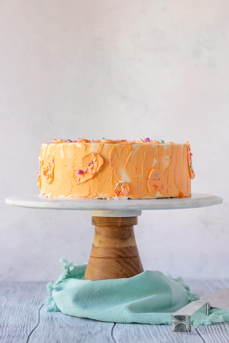 Get creative with your cake flavors and make this orange cake recipe from scratch! ﻿* Recipe on GoodieGodmother.com