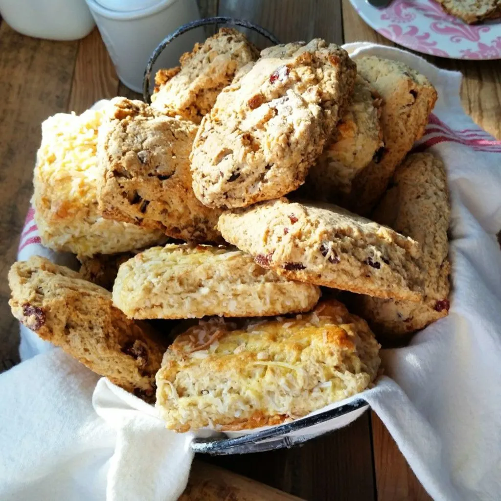 Sour Cream Scones - 25 Amazing Brunch Recipes you should resolve to make in 2016! Get the full list on GoodieGodmother.com