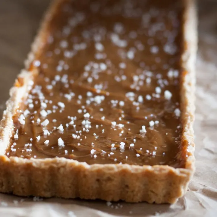 Salted Dulce de Leche Tart - Like a more elegant version of a dulce de leche stuffed churro, this tart recipe is easy, elegant, and most importantly, delicious! * GoodieGodmother.com
