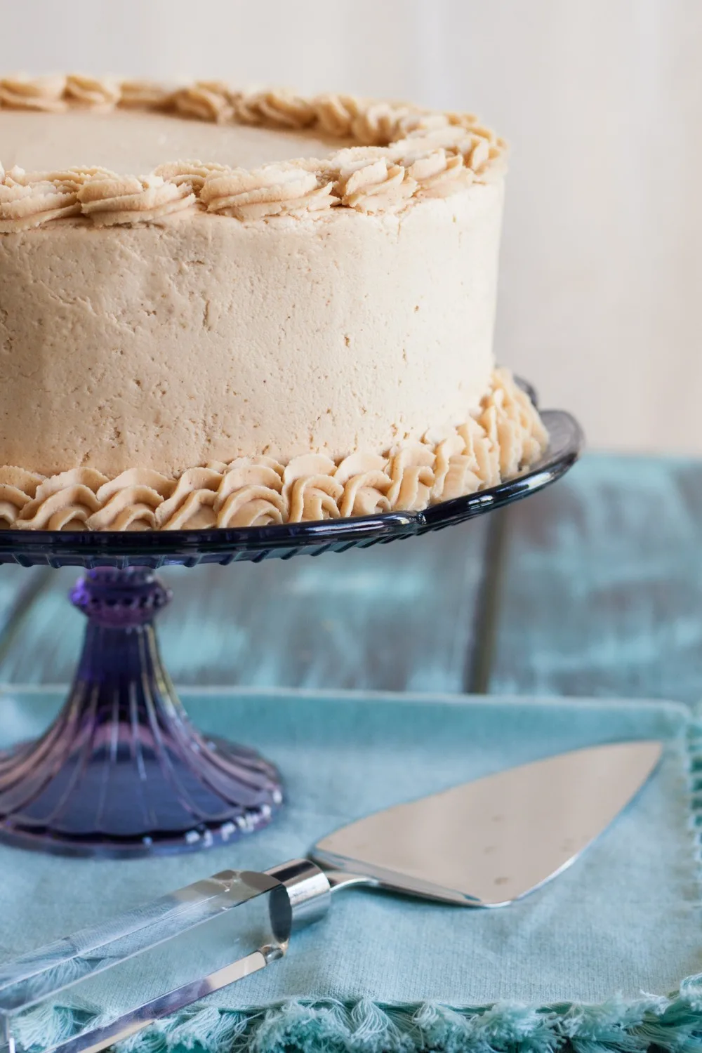 This is the cake for peanut butter lovers! Old Fashioned Peanut Butter Cake with a rich and creamy peanut butter frosting! * GoodieGodmother.com