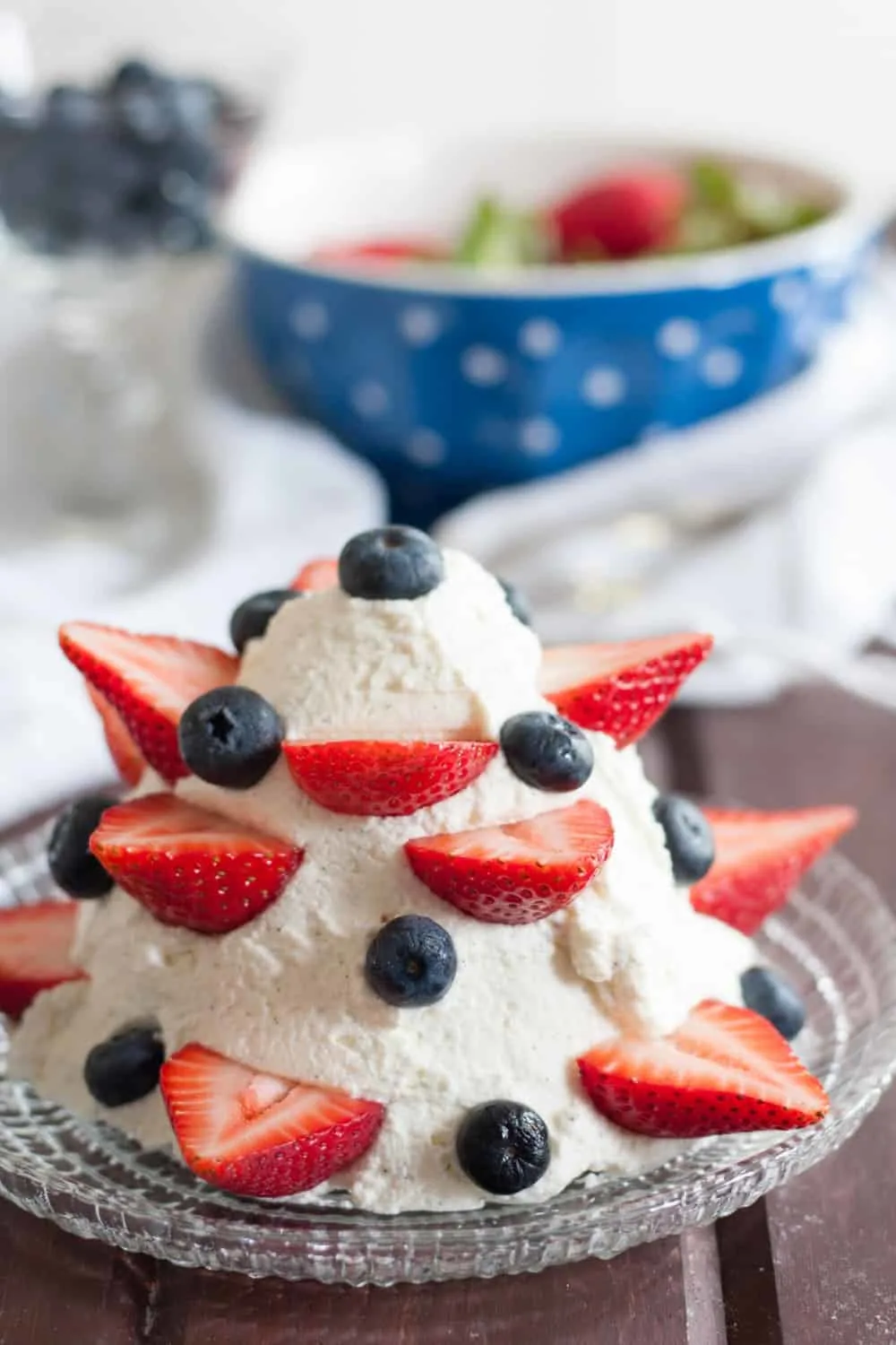 If you're looking for an easy no-bake dessert or a great way to stabilize whipped cream, look no further than this mascarpone whipped cream recipe! * Recipe on GoodieGodmother.com