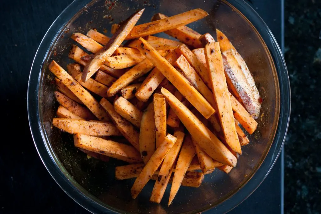 With less fat than a fried potato, these baked chipotle sweet potato fries pack a kick and make a delicious side dish or snack! * Recipe on GoodieGodmother.com