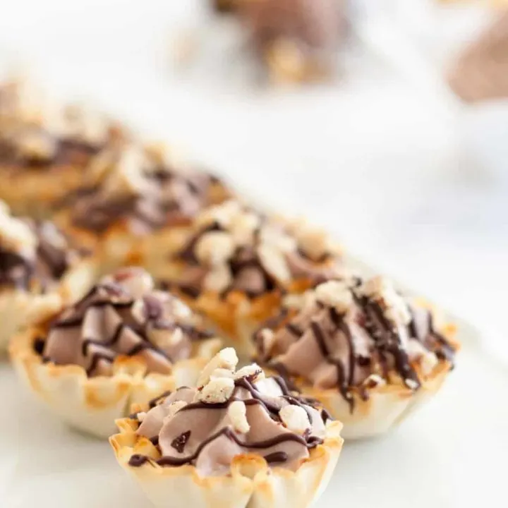 Easy Ferrero Roche Cannoli Cups - This easy bite size dessert comes together in just a few minutes and is always a hit at parties! * Recipe on GoodieGodmother.com