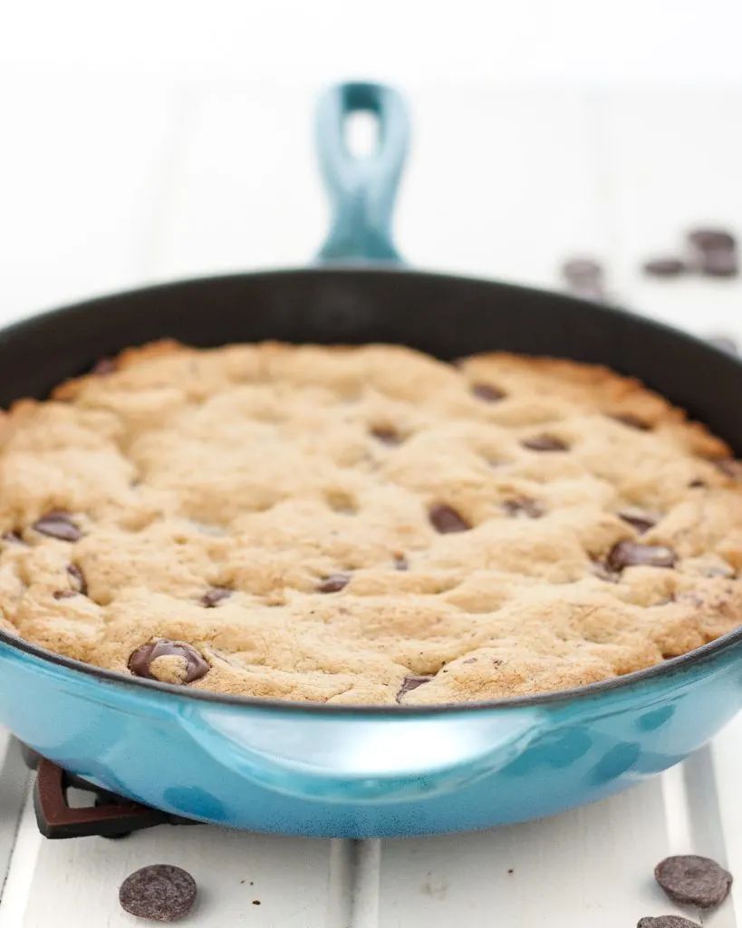 Break out the cast iron and make an Earl Grey chocolate chip skillet cookie! This easy cookie cake is a perfect cool weather comfort dessert. * Recipe on GoodieGodmother.com