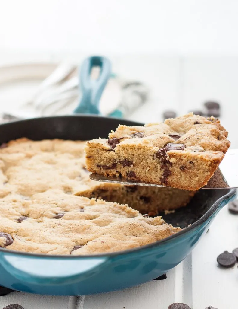 Break out the cast iron and make an Earl Grey chocolate chip skillet cookie! This easy cookie cake is a perfect cool weather comfort dessert. * Recipe on GoodieGodmother.com