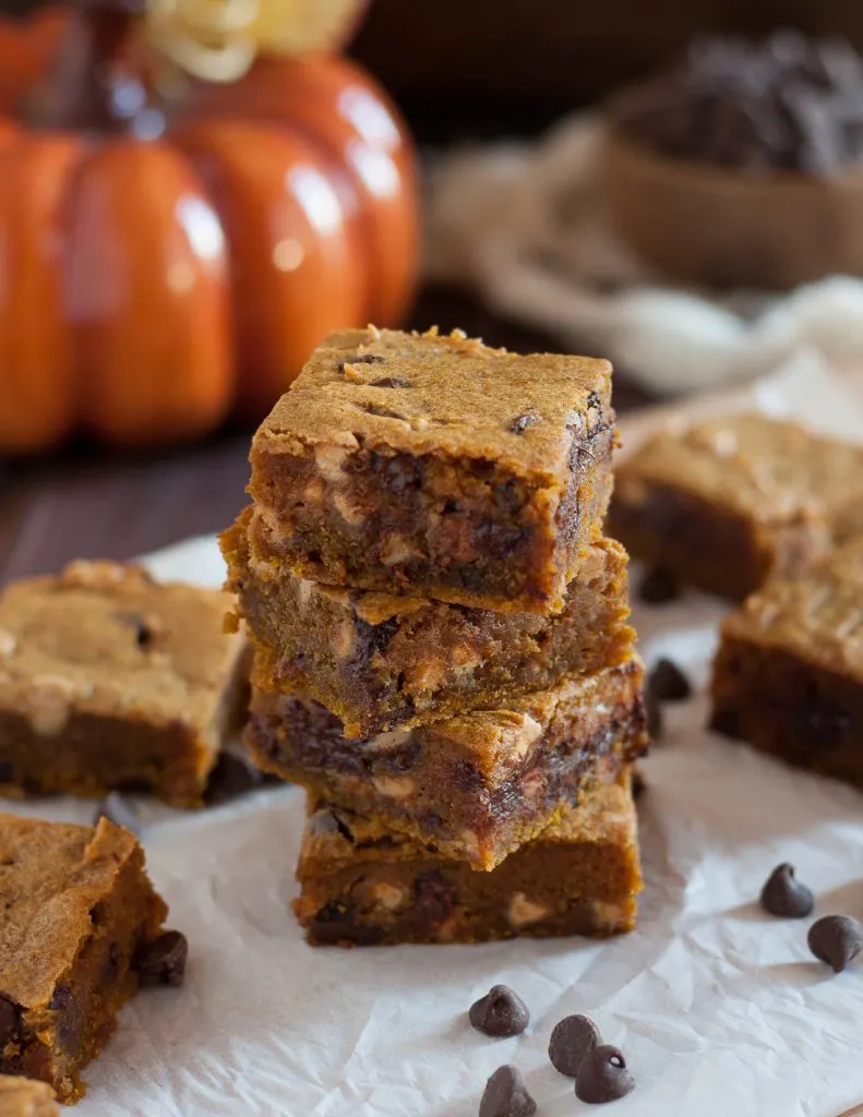This peanut butter pumpkin blondies recipe is egg free, delicious, and the perfect fall dessert for pumpkin lovers! * Recipe on GoodieGodmother.com