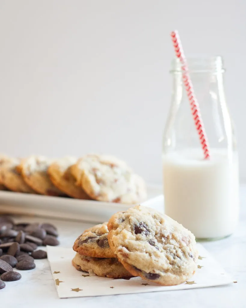 These soft and chewy salted caramel chocolate chip cookies are everything! * Recipe on GoodieGodmother.com