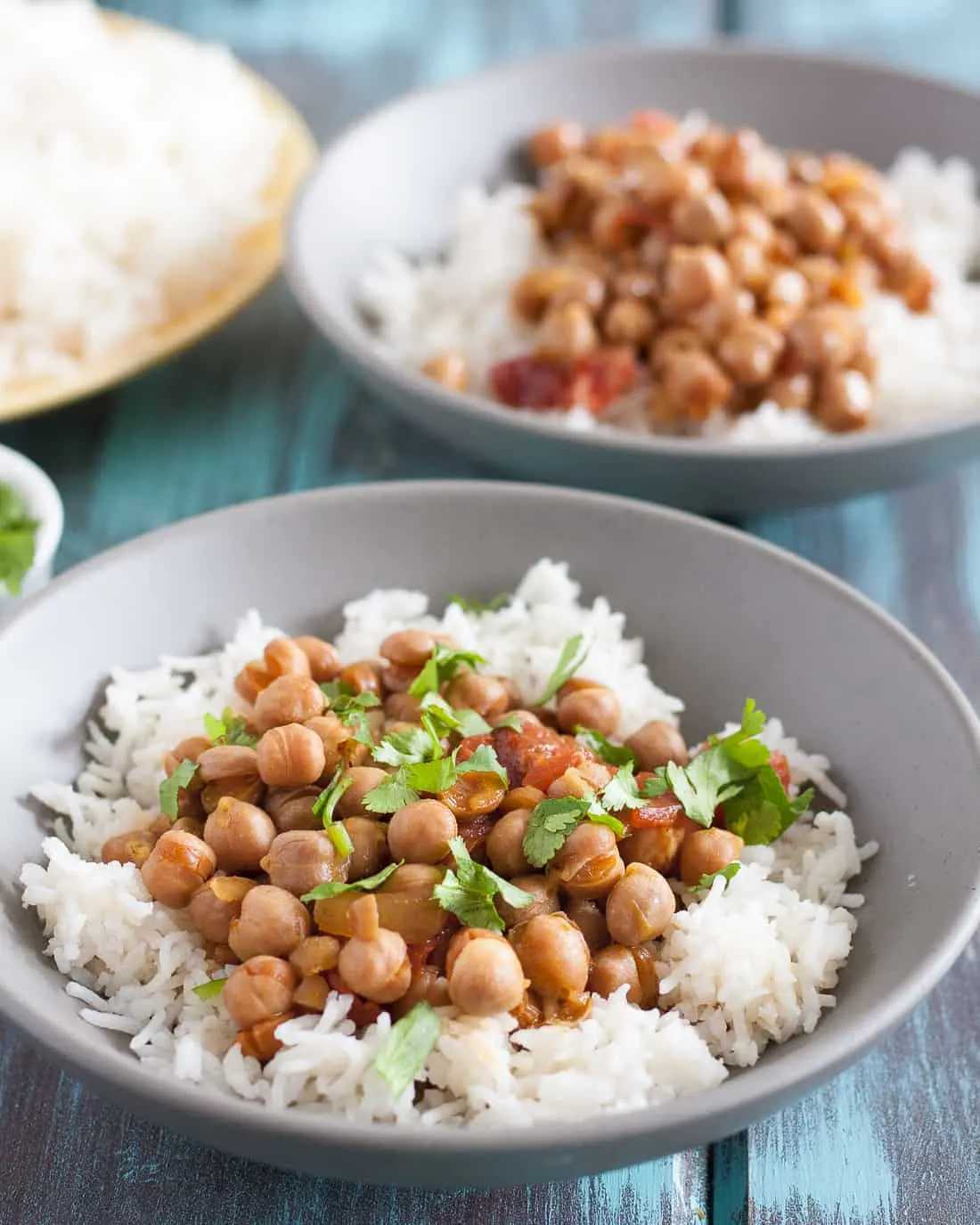 This easy slow cooker chickpea curry is a perfect, economical vegetarian dinner recipe! Recipe includes notes for making this in the Instant Pot too. * GoodieGodmother.com