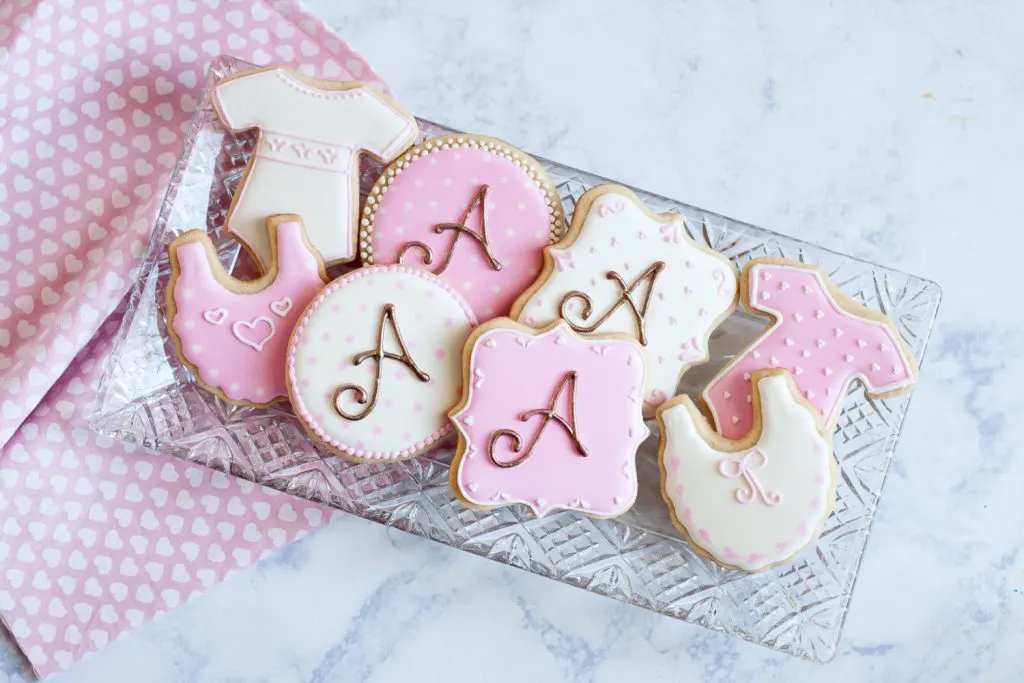 A little creativity and time are all you need to create monogrammed sugar cookies - even if you don't have a projector! This post and video will show you how to make monogrammed sugar cookies without a projector. * GoodieGodmother.com