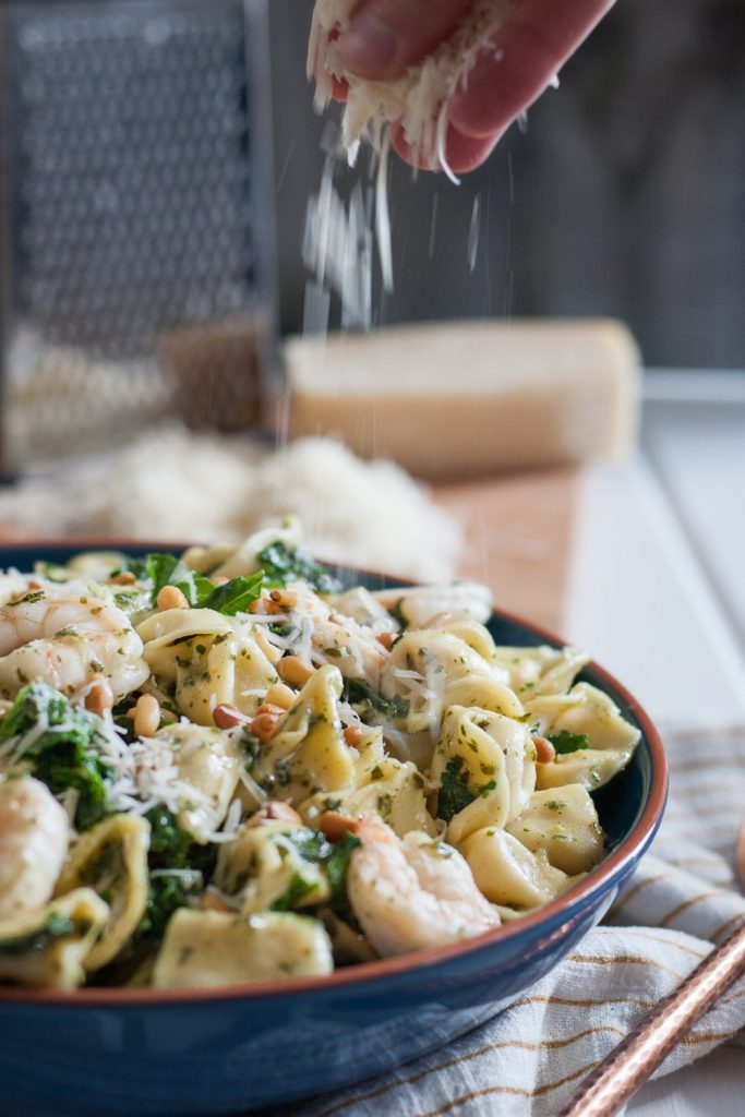 Keep dinner simple with this quick Easy Kale Shrimp Tortellini pasta recipe on GoodieGodmother.com! * #Buitoni #CloserToDinner @BuitoniUSA #ad