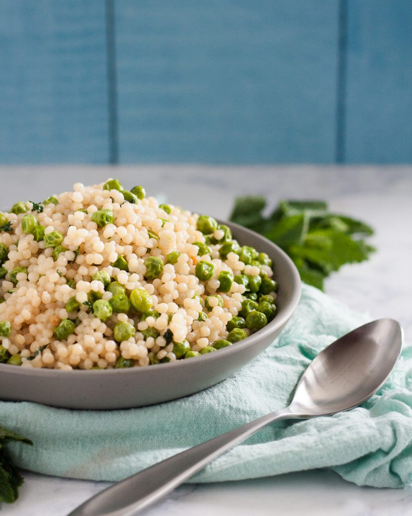 Use fresh or frozen peas to make this mint pea couscous. The recipe is perfect for spring! * GoodieGodmother.com