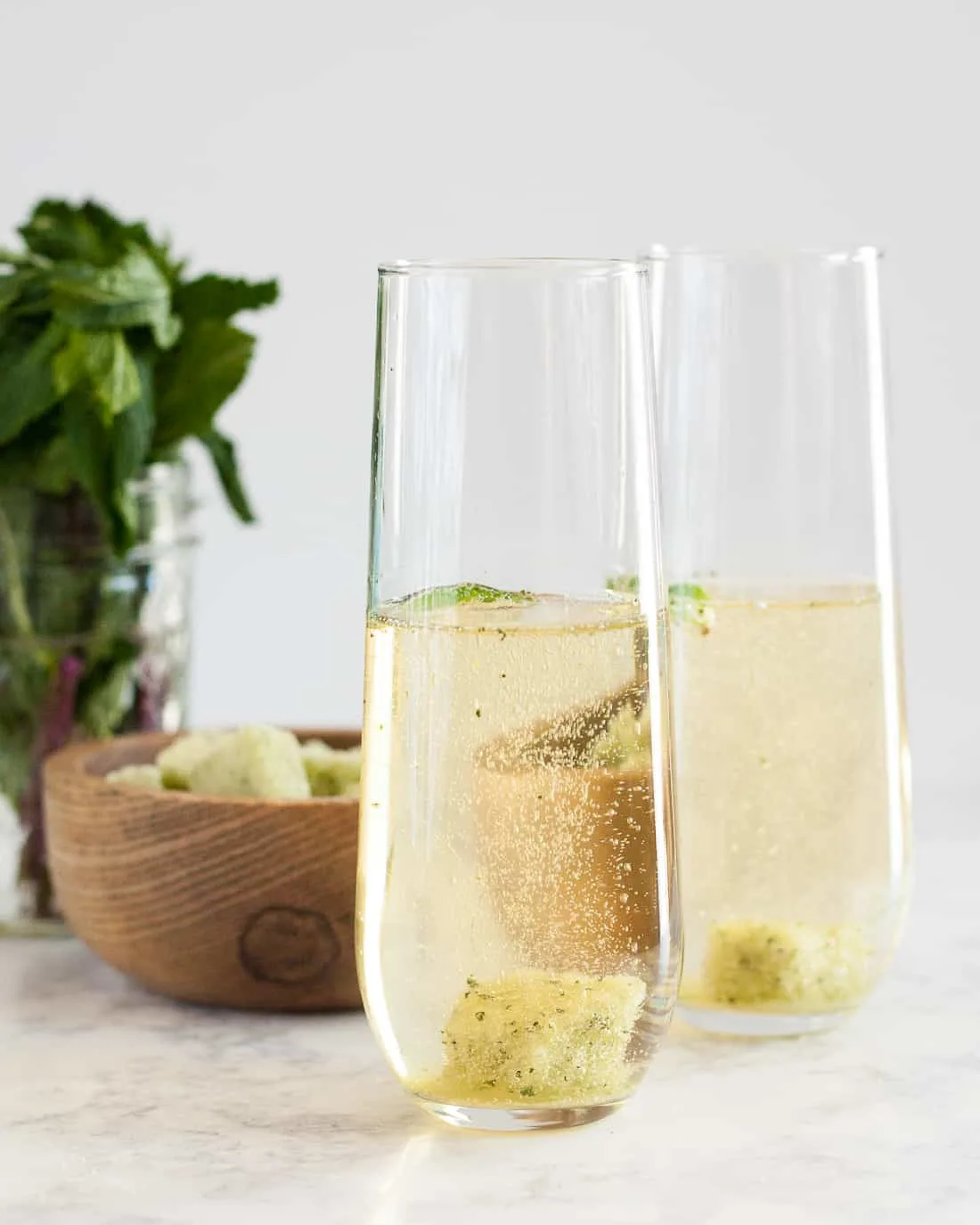 Whether you make it as a cocktail or a mocktail, this sparkling mint julep is a lovely drink for a celebration! Large hats optional. * Recipe on GoodieGodmother.com