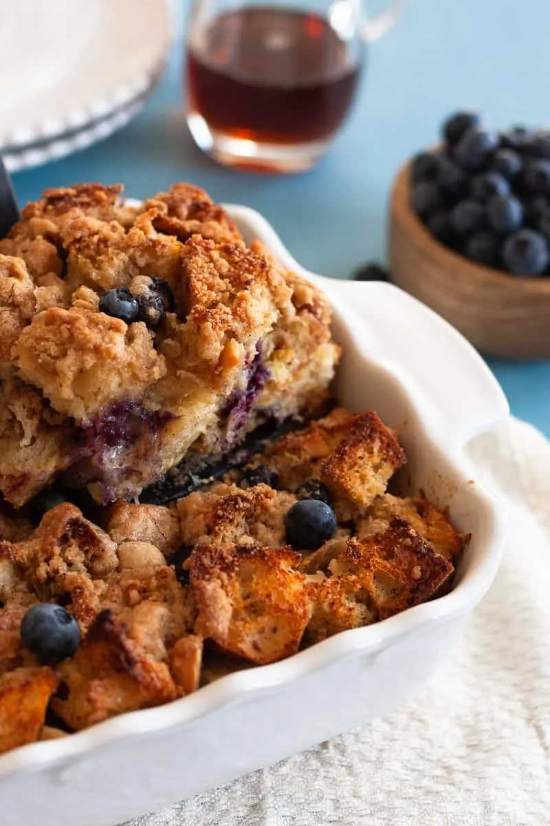 Blueberry Macadamia Nut French Toast Bake with a crunchy streusel topping! French toast casserole is a perfect make ahead breakfast for a crowd. * Recipe on GoodieGodmother.com #breakfast #frenchtoast #makeahead
