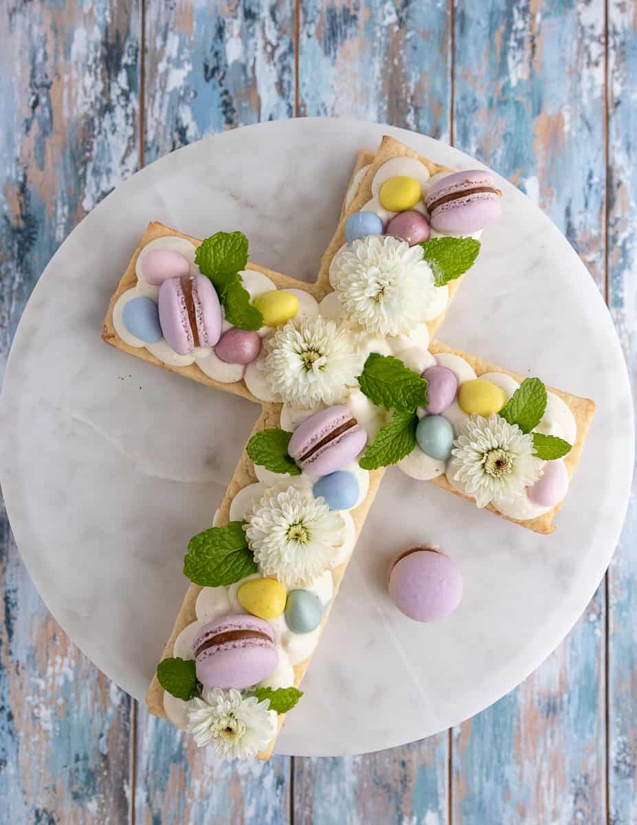 Make this beautiful Easter cream tart for your spring table! Post includes a video tutorial with assembly tips for beautiful results every time. ﻿ * Recipe on GoodieGodmother.com
