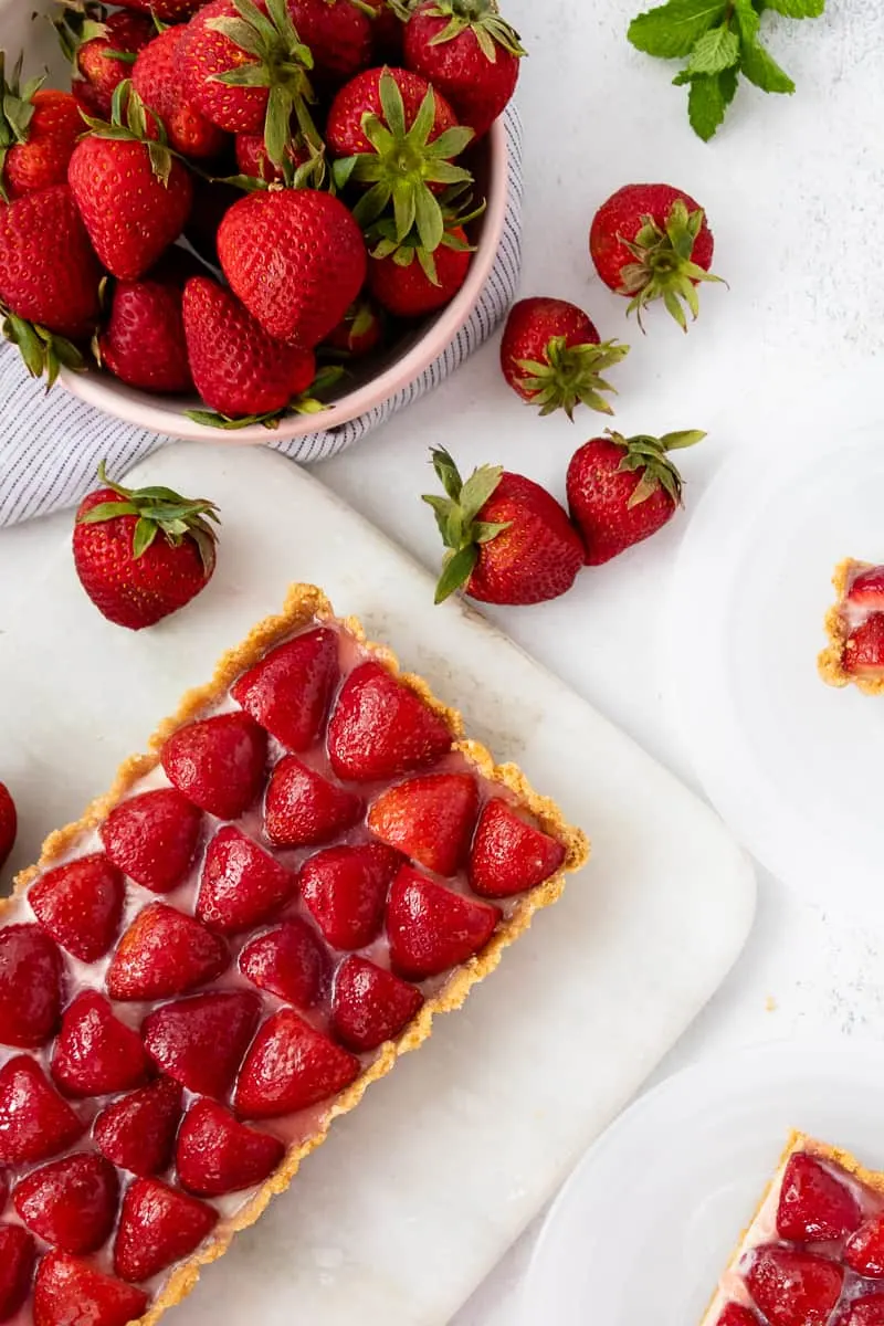No bake white chocolate strawberry tart is a beautiful, and surprisingly easy no bake summer dessert!
