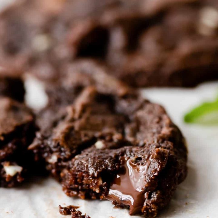 If you’re a fan of chocolate, and mint, these double chocolate mint chip cookies need to be on your to bake list!