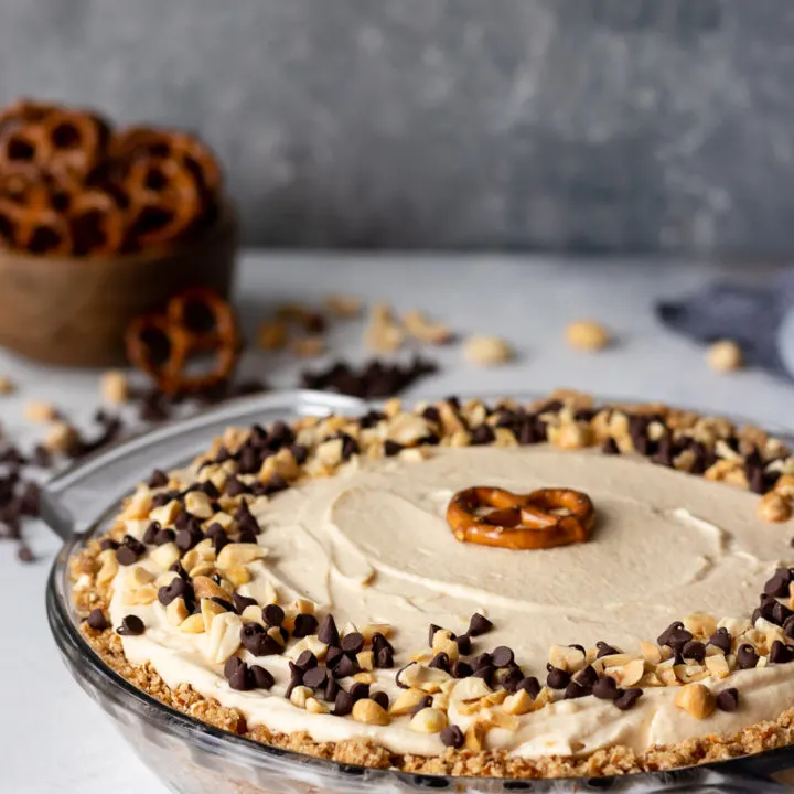Salty and sweet, this light no bake chocolate peanut butter pretzel pie makes a great special dessert on a hot day! * Recipe on GoodieGodmother.com #nobake #easypierecipe #peanutbutter #chocolatepeanutbutter