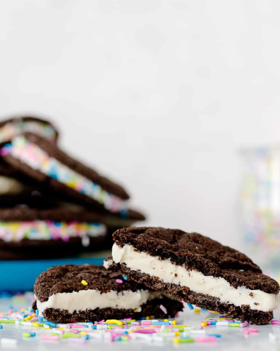 cut root beer cookie ice cream sandwich to show a cross section of the cookie