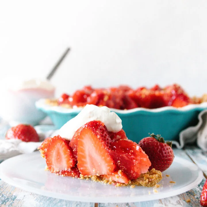 Fresh Strawberry Pie {No-Bake Recipe}