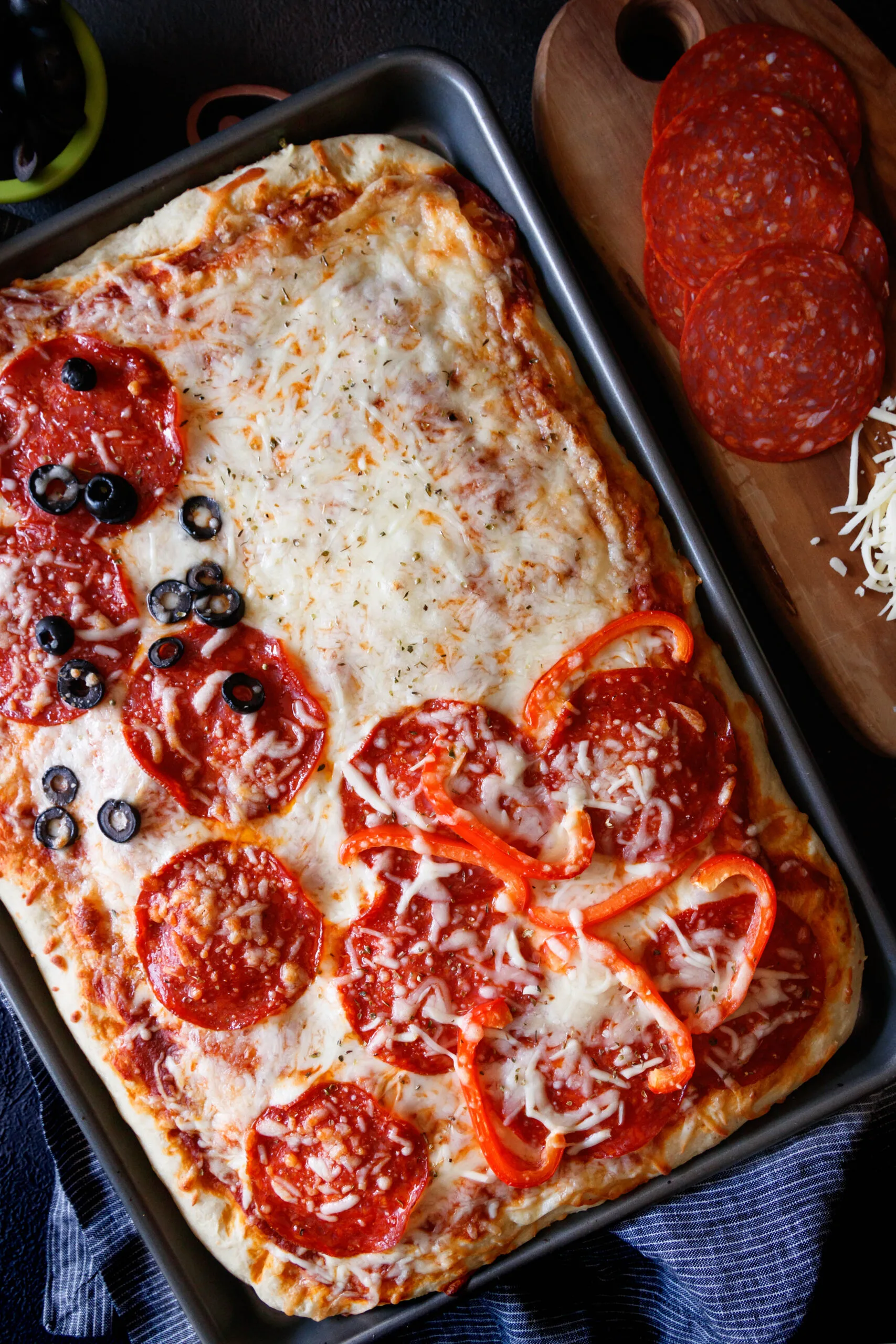 How to Make Easy Sheet Pan Pizza