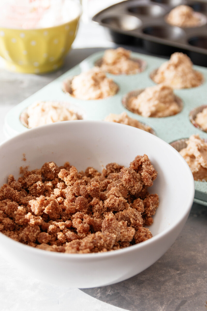apple muffin cinnamon crumble topping in a bowl