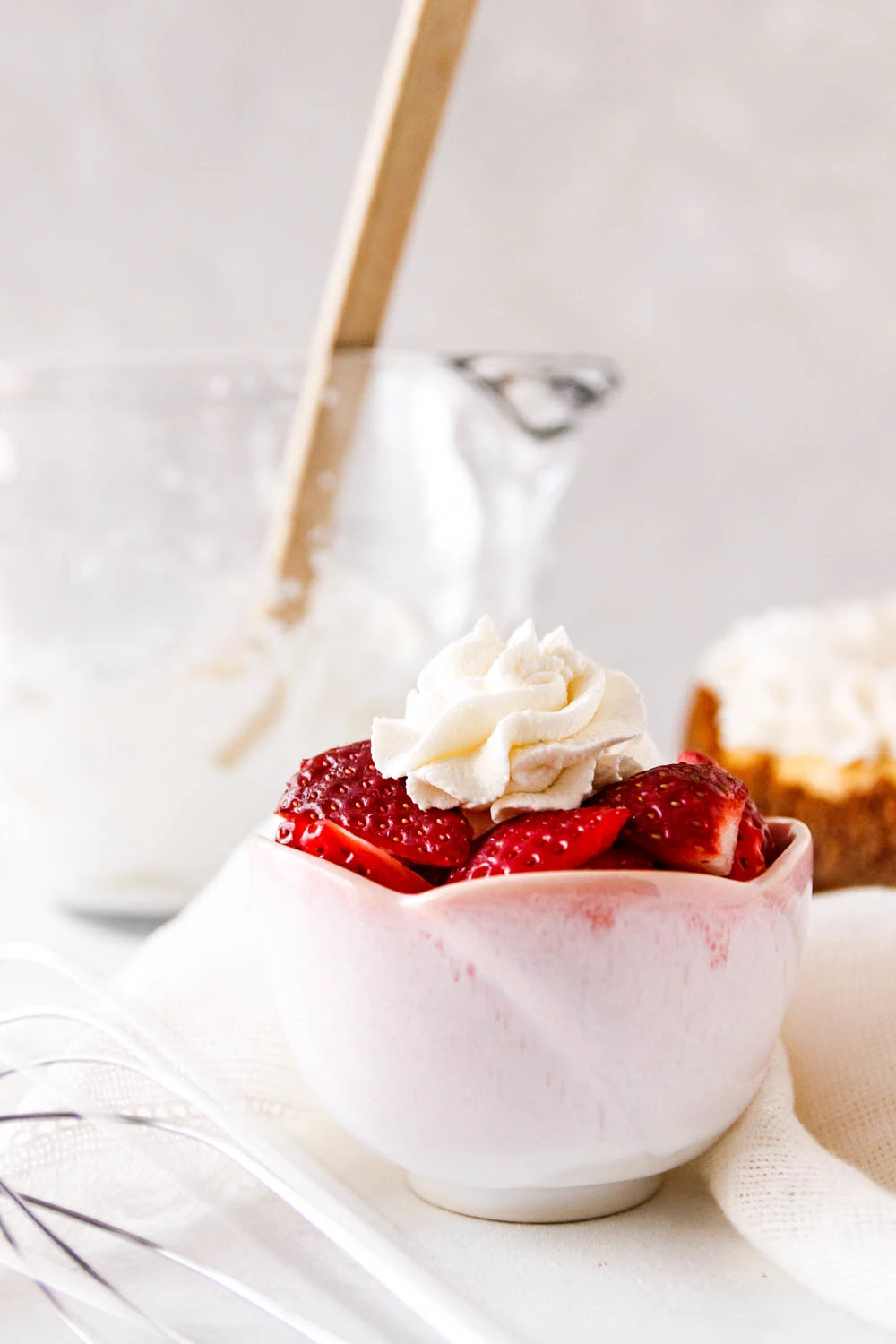 https://goodiegodmother.com/wp-content/uploads/2021/12/how-to-stabilize-whipped-cream-without-gelatin.jpg.webp